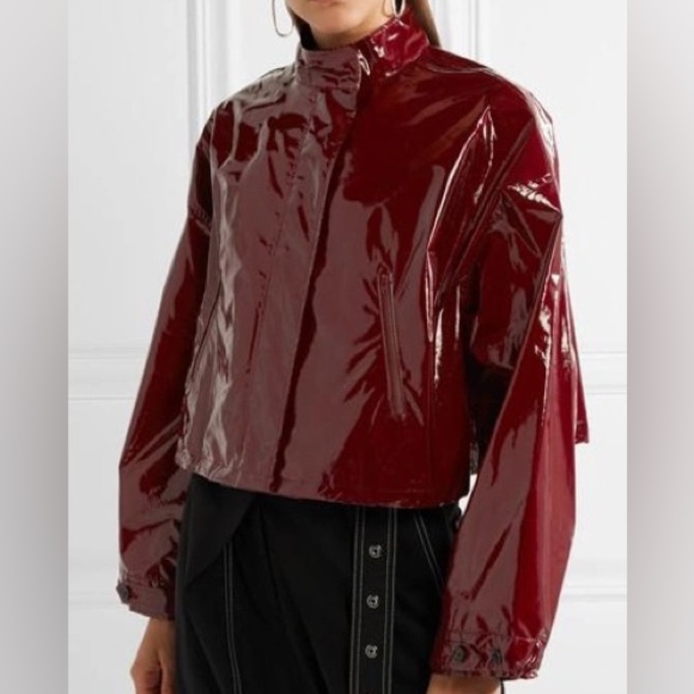 Cropped vinyl jacket in burgundy.